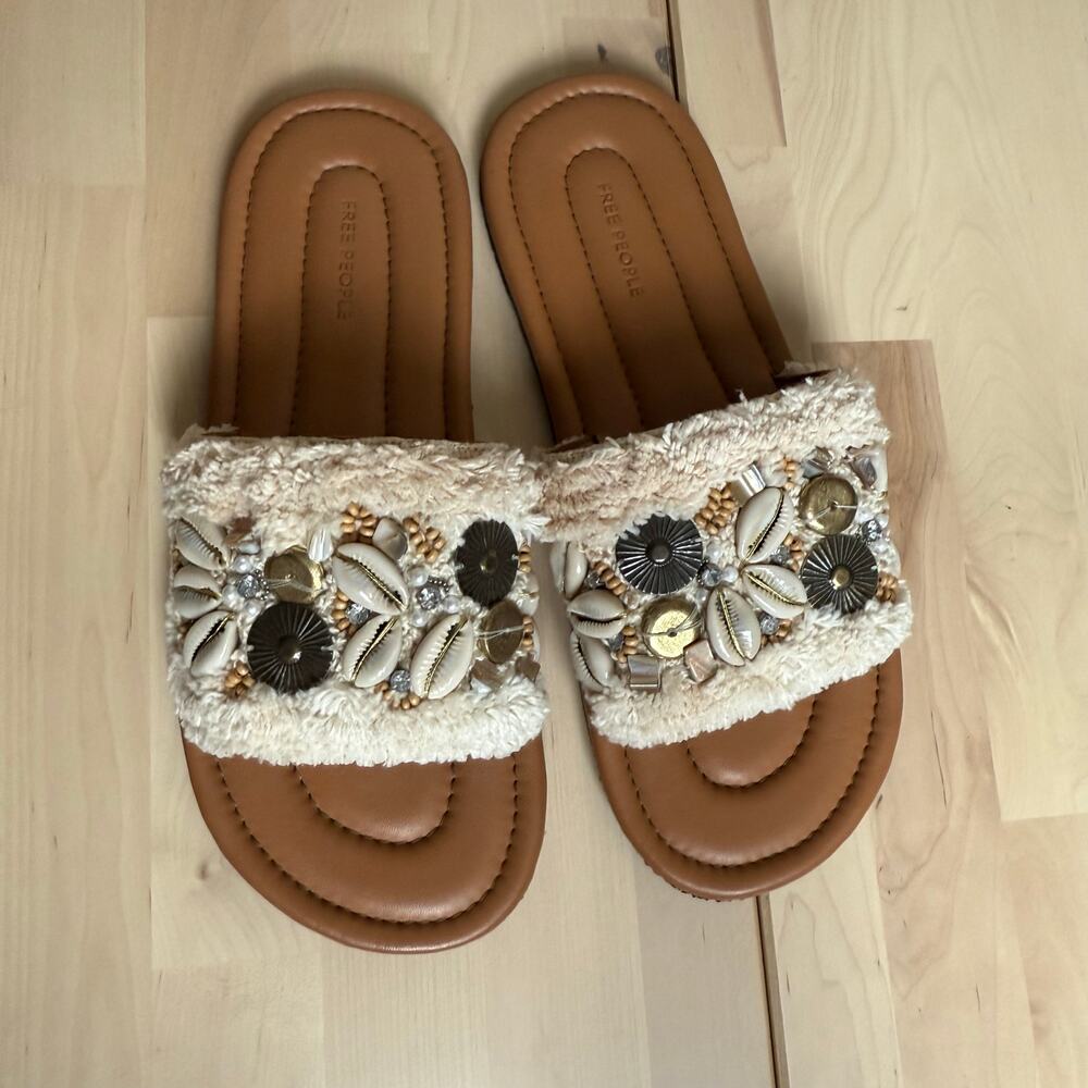 NWOT Boho Free People Shipwreck Shell Slide Sandal Embellished Vacation Beach - Picture 7 of 7